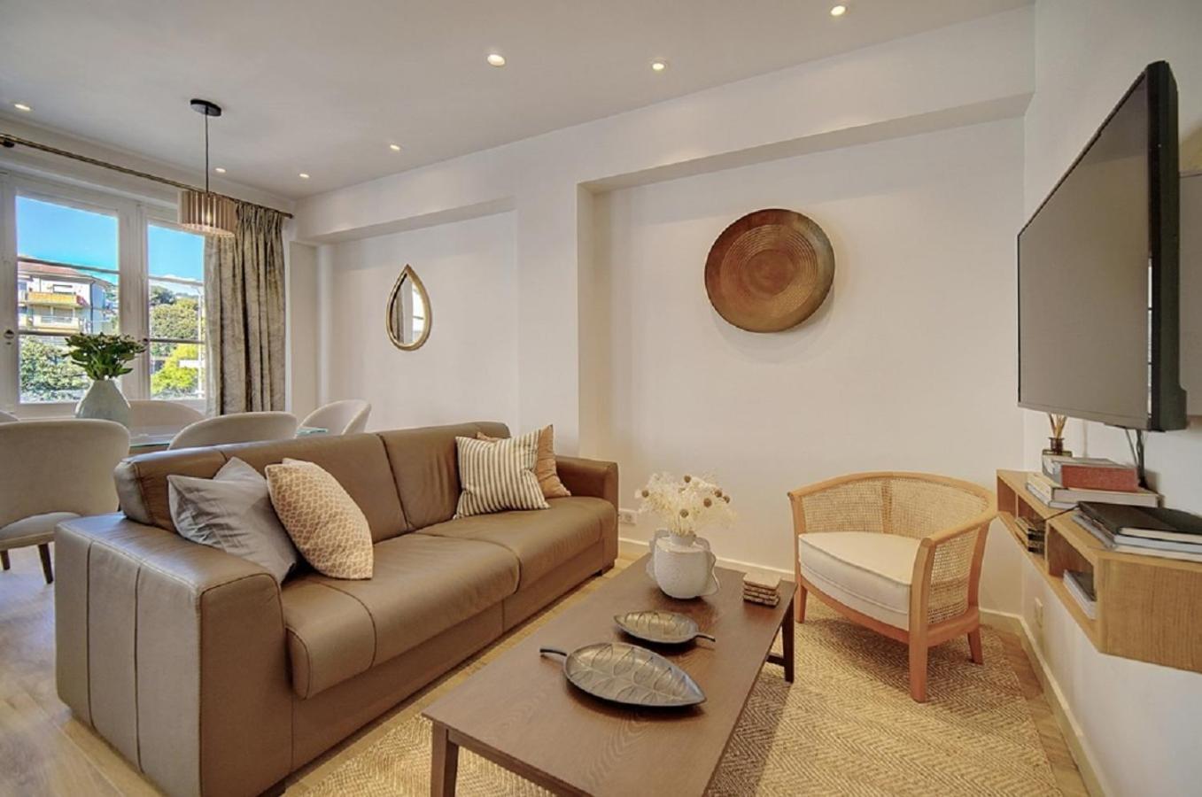 Magnifique 3 Pieces Renove Cannes Centre 'Banane' Avec Veranda ! A2B88 Exterior photo